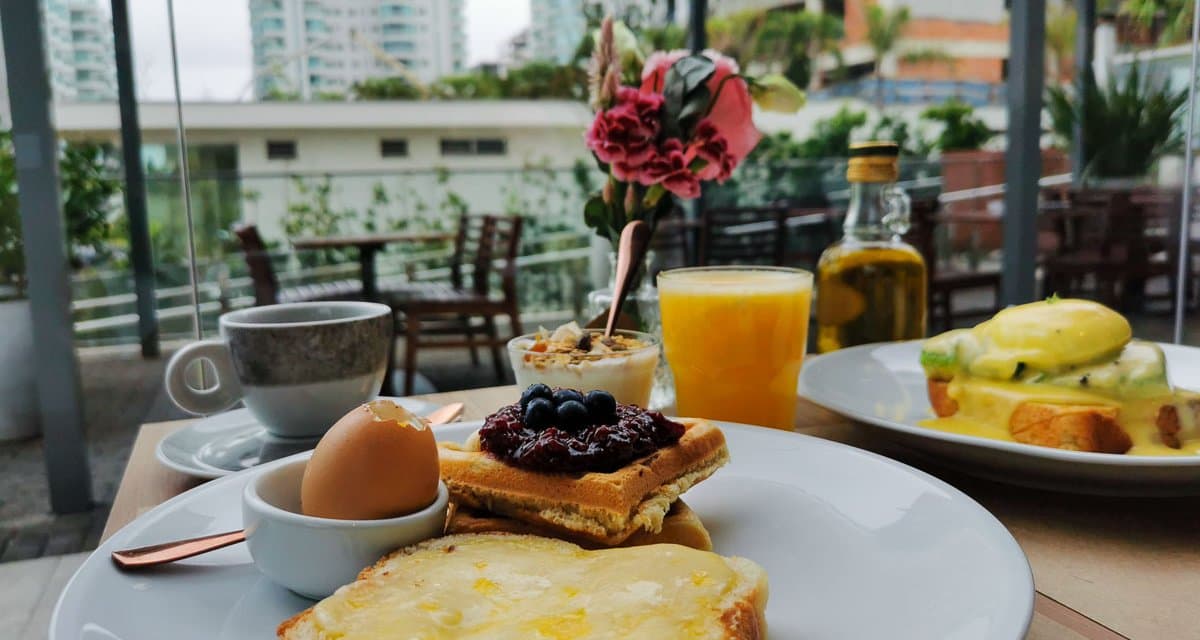 Cafeterias na Praia Brava: Do café gourmet ao pão artesanal
