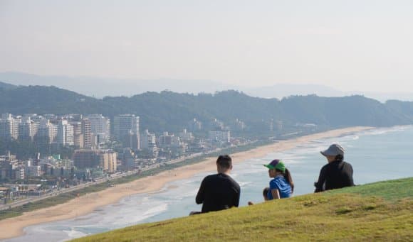 Imagem Paria Brava com crianças: dicas de lazer e atividades na região